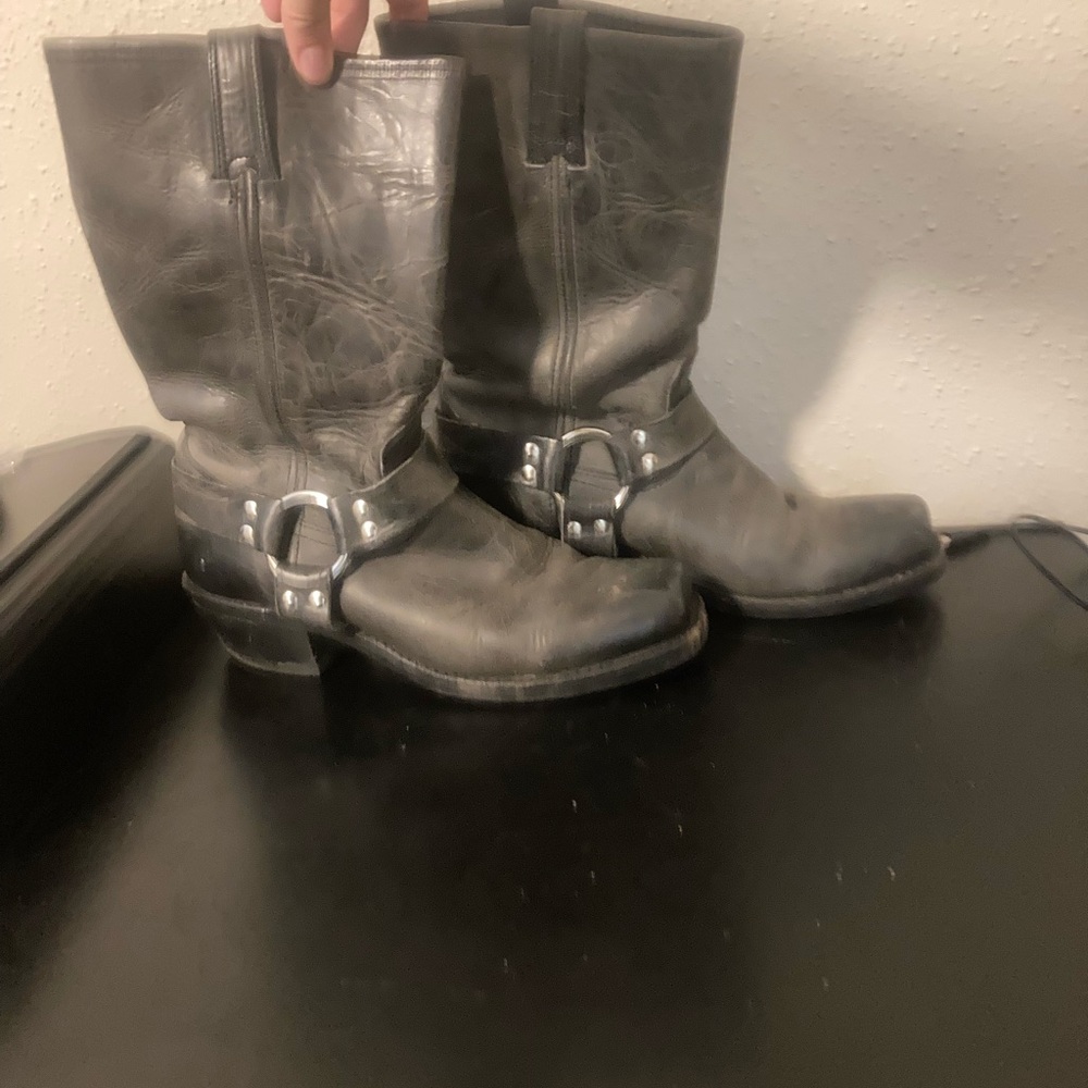 FRYE 12R boots